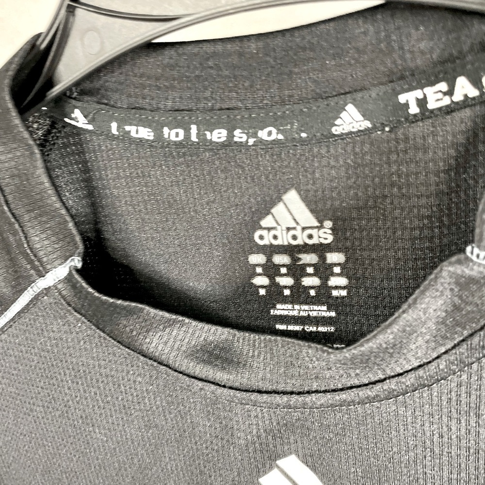 Adidas Short Sleeve Athletic Shirt in Black and Gray Size Medium - Picture 2 of 6